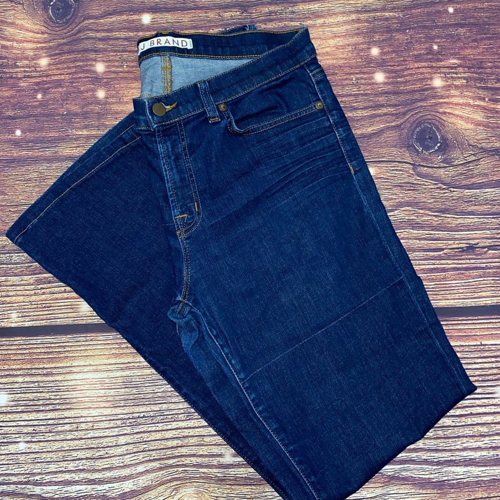 Women’s J Brand straight leg jeans. Size 31.